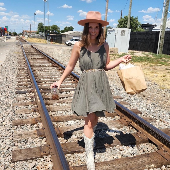 Meet your Posher, Claire - Picture 1 of 1